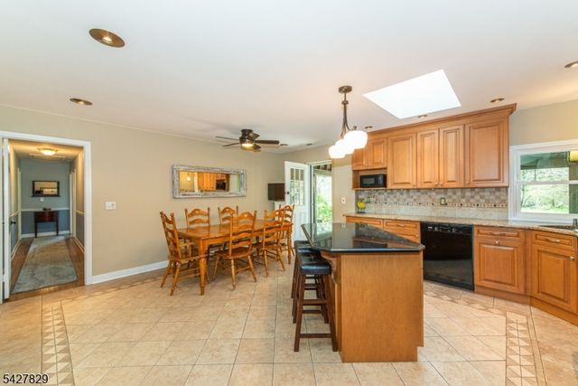18 Stonewyck Dr, Hillsborough Twp., NJ 08844