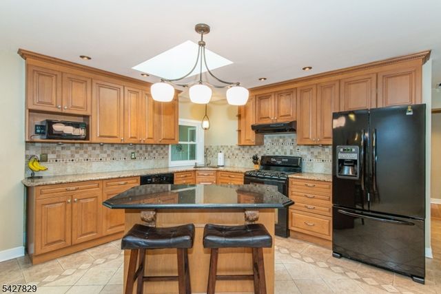 18 Stonewyck Dr, Hillsborough Twp., NJ 08844