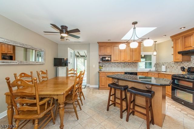 18 Stonewyck Dr, Hillsborough Twp., NJ 08844