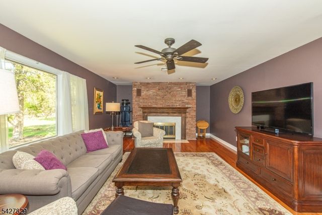 18 Stonewyck Dr, Hillsborough Twp., NJ 08844