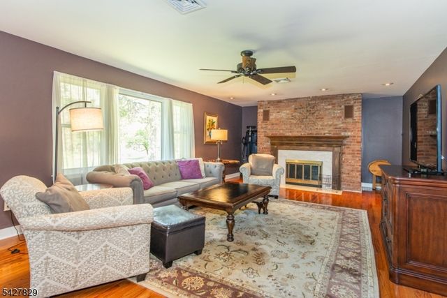 18 Stonewyck Dr, Hillsborough Twp., NJ 08844