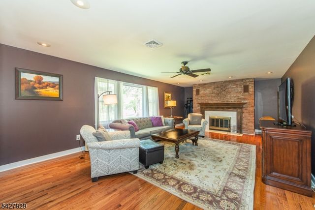 18 Stonewyck Dr, Hillsborough Twp., NJ 08844