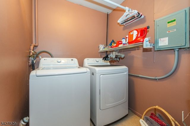 18 Stonewyck Dr, Hillsborough Twp., NJ 08844
