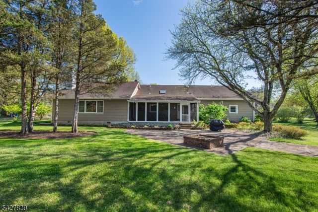 18 Stonewyck Dr, Hillsborough Twp., NJ 08844