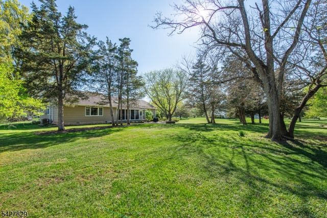 18 Stonewyck Dr, Hillsborough Twp., NJ 08844
