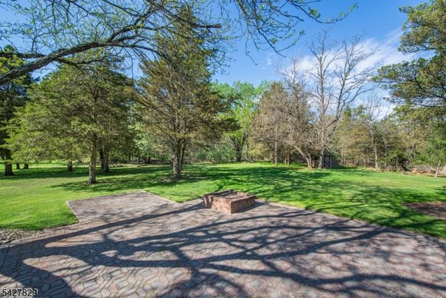 18 Stonewyck Dr, Hillsborough Twp., NJ 08844