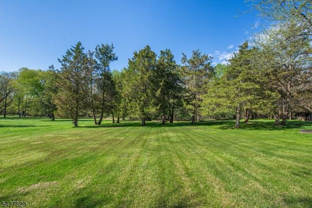 18 Stonewyck Dr, Hillsborough Twp., NJ 08844