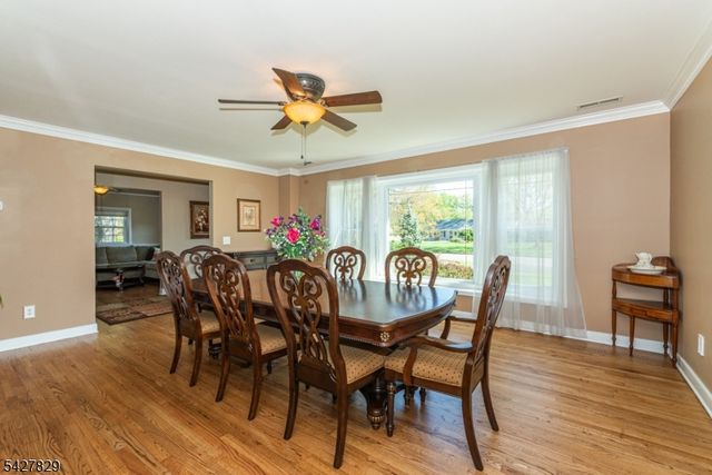 18 Stonewyck Dr, Hillsborough Twp., NJ 08844