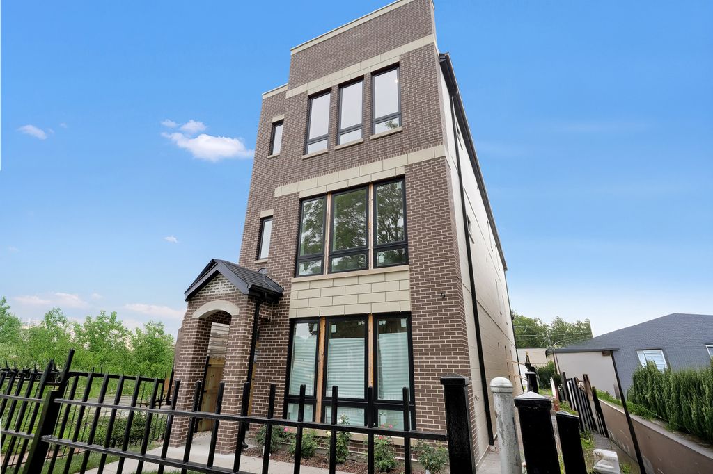4217 S Indiana Avenue, Chicago, IL 60653