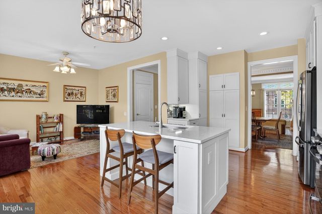 9574 LAGERSFIELD CIR, Vienna, VA 22181