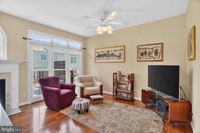 9574 LAGERSFIELD CIR, Vienna, VA 22181
