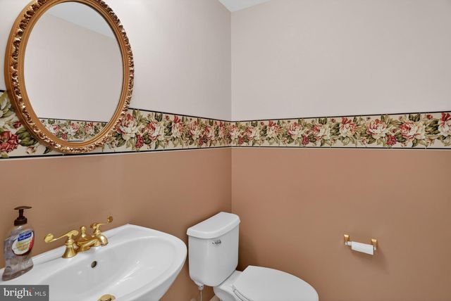 9574 LAGERSFIELD CIR, Vienna, VA 22181