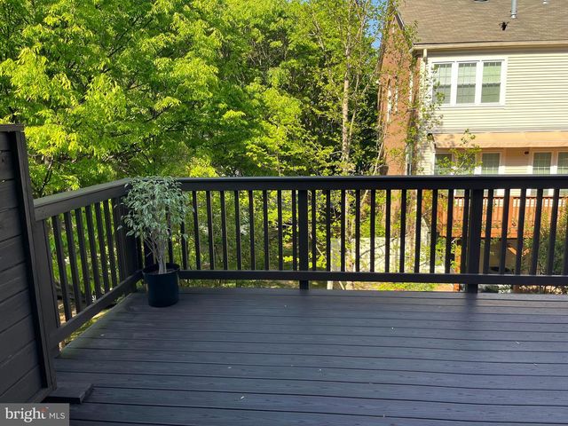 9574 LAGERSFIELD CIR, Vienna, VA 22181
