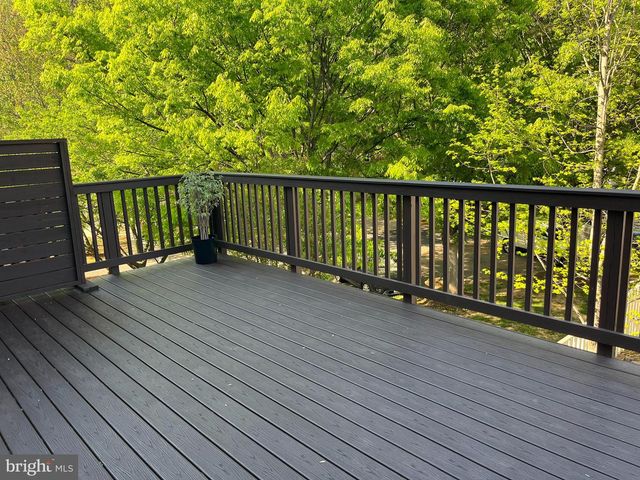 9574 LAGERSFIELD CIR, Vienna, VA 22181