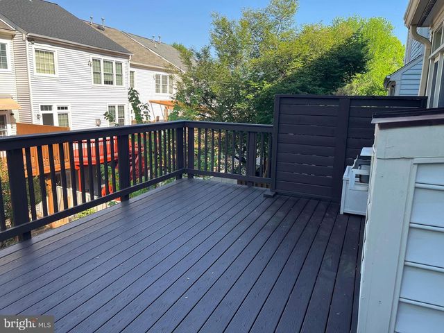 9574 LAGERSFIELD CIR, Vienna, VA 22181