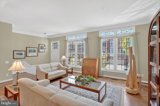 9574 LAGERSFIELD CIR, Vienna, VA 22181