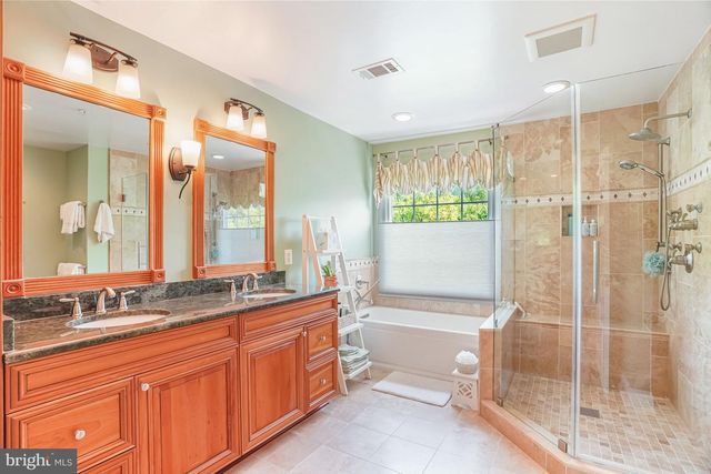 9574 LAGERSFIELD CIR, Vienna, VA 22181