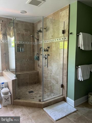 9574 LAGERSFIELD CIR, Vienna, VA 22181