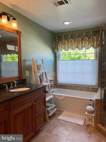9574 LAGERSFIELD CIR, Vienna, VA 22181
