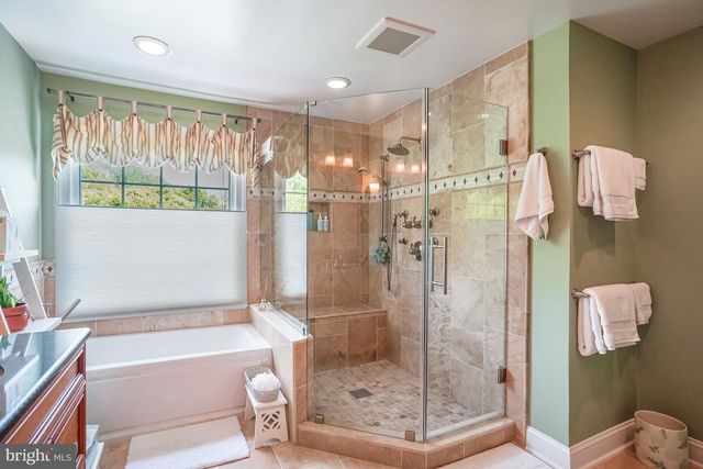 9574 LAGERSFIELD CIR, Vienna, VA 22181