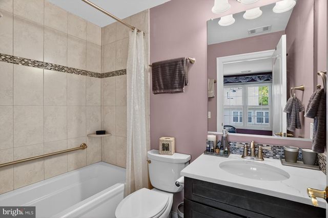 9574 LAGERSFIELD CIR, Vienna, VA 22181
