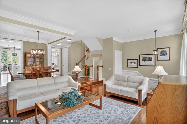 9574 LAGERSFIELD CIR, Vienna, VA 22181