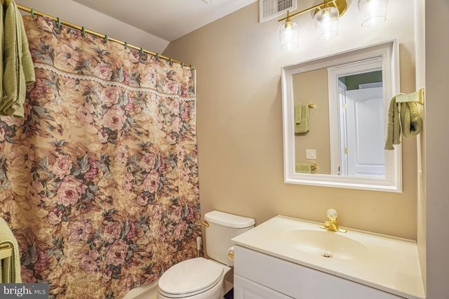9574 LAGERSFIELD CIR, Vienna, VA 22181