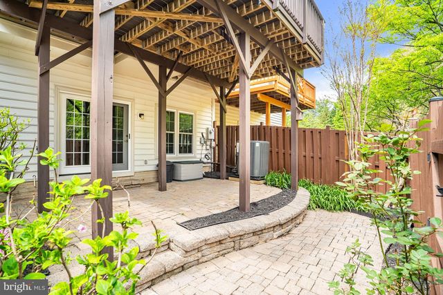 9574 LAGERSFIELD CIR, Vienna, VA 22181