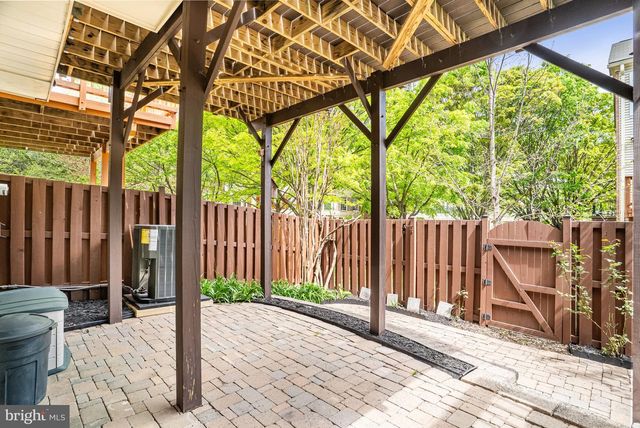 9574 LAGERSFIELD CIR, Vienna, VA 22181