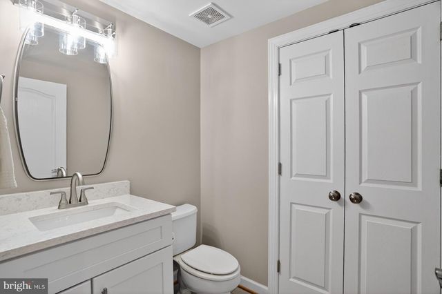 9574 LAGERSFIELD CIR, Vienna, VA 22181