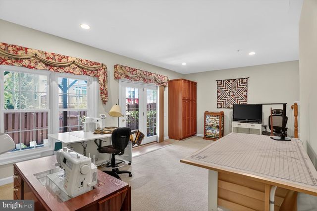 9574 LAGERSFIELD CIR, Vienna, VA 22181