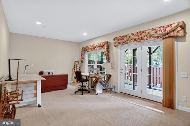 9574 LAGERSFIELD CIR, Vienna, VA 22181