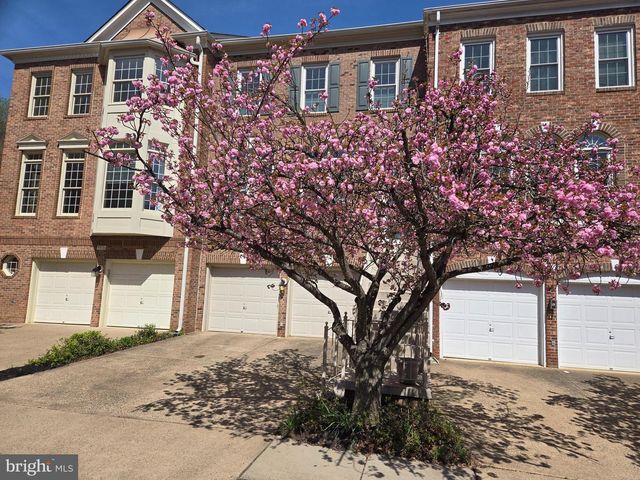9574 LAGERSFIELD CIR, Vienna, VA 22181