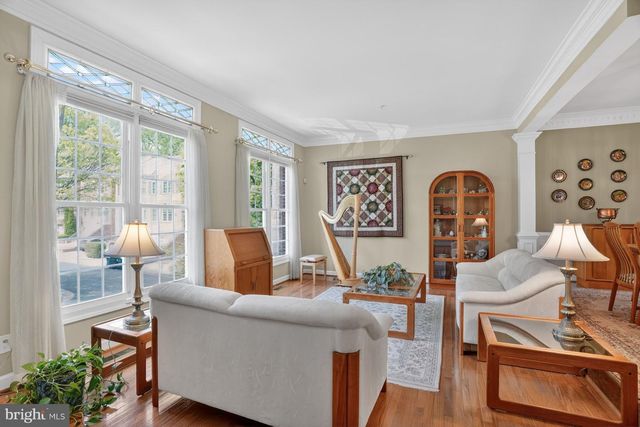 9574 LAGERSFIELD CIR, Vienna, VA 22181