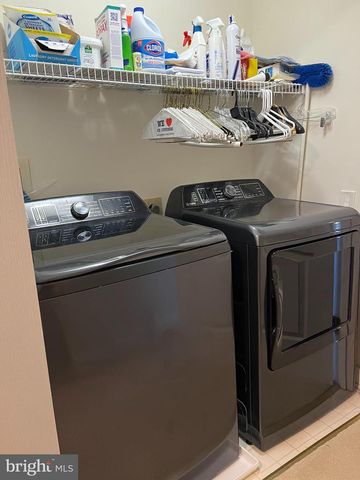 9574 LAGERSFIELD CIR, Vienna, VA 22181