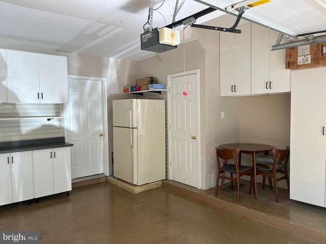 9574 LAGERSFIELD CIR, Vienna, VA 22181