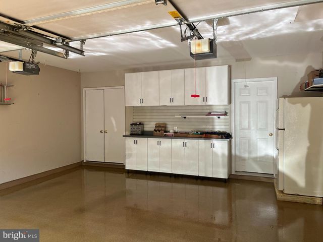 9574 LAGERSFIELD CIR, Vienna, VA 22181
