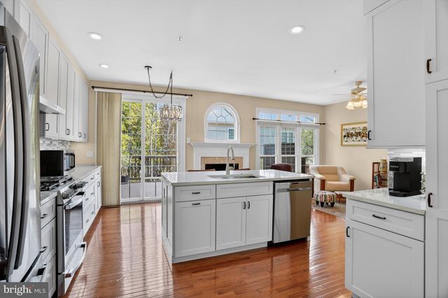 9574 LAGERSFIELD CIR, Vienna, VA 22181