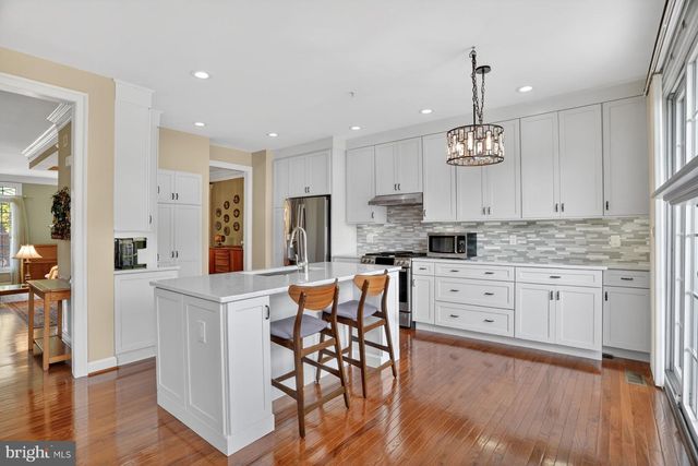 9574 LAGERSFIELD CIR, Vienna, VA 22181