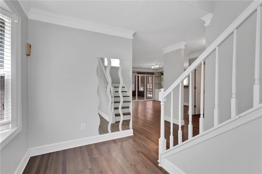 Image 3 of property listing at 1452 Briaroaks Trail NE, Atlanta, GA 30329