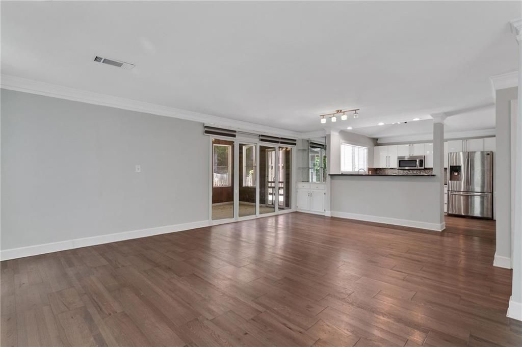 Image 4 of property listing at 1452 Briaroaks Trail NE, Atlanta, GA 30329