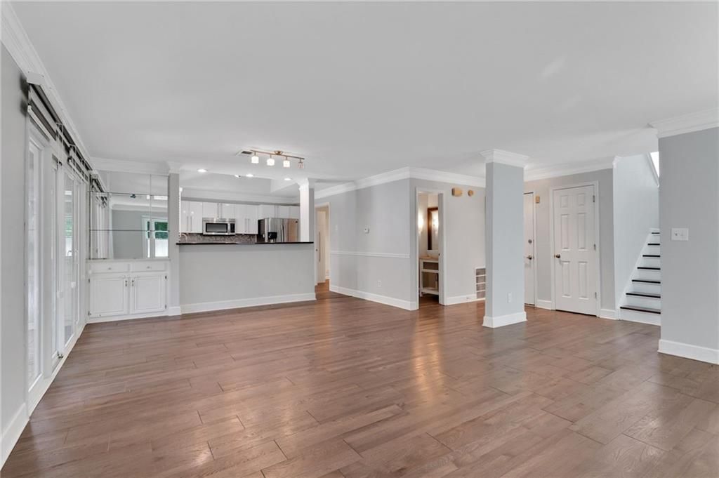 Image 6 of property listing at 1452 Briaroaks Trail NE, Atlanta, GA 30329