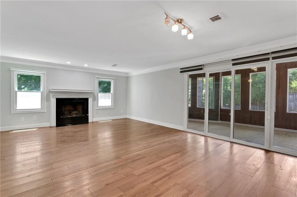 Image 7 of property listing at 1452 Briaroaks Trail NE, Atlanta, GA 30329