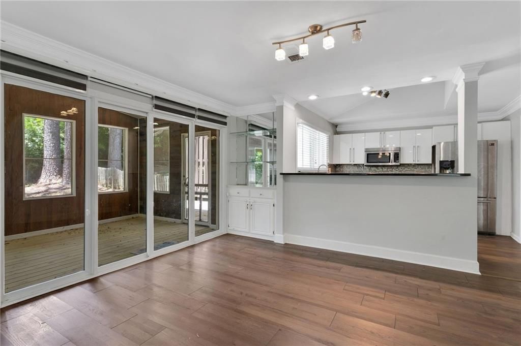Image 8 of property listing at 1452 Briaroaks Trail NE, Atlanta, GA 30329