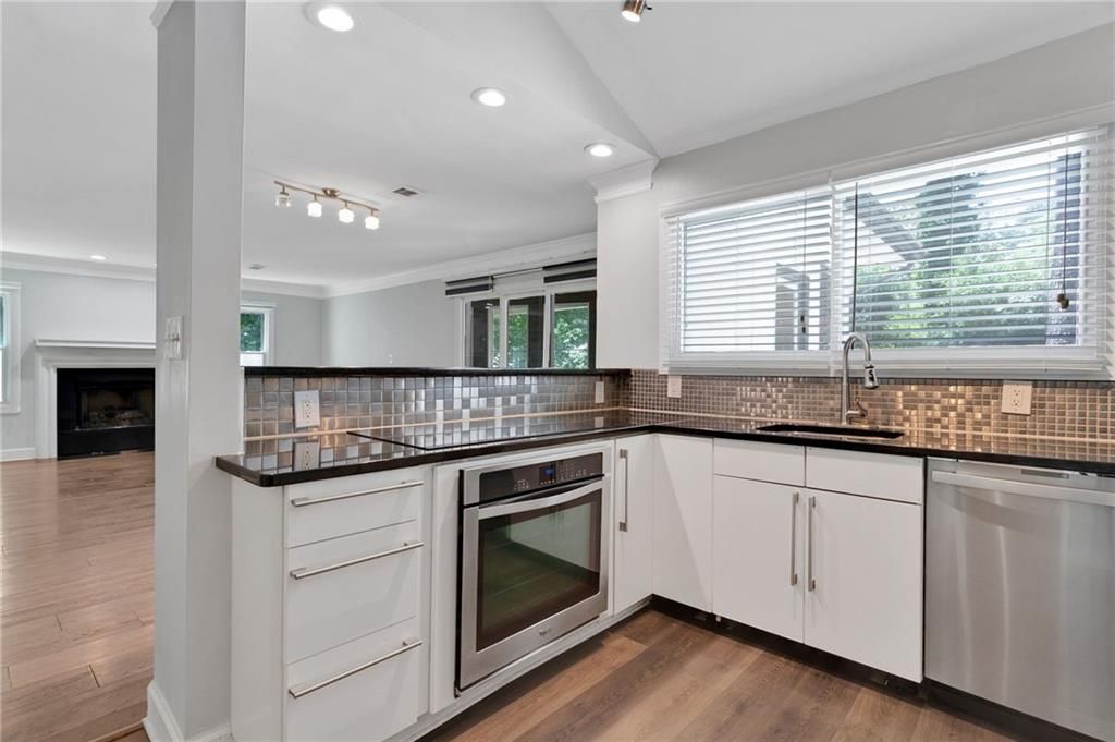Image 9 of property listing at 1452 Briaroaks Trail NE, Atlanta, GA 30329
