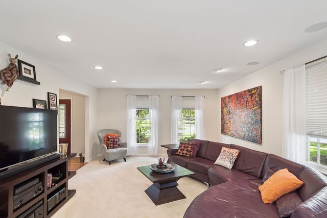1017 Dawes Street, Libertyville, IL 60048