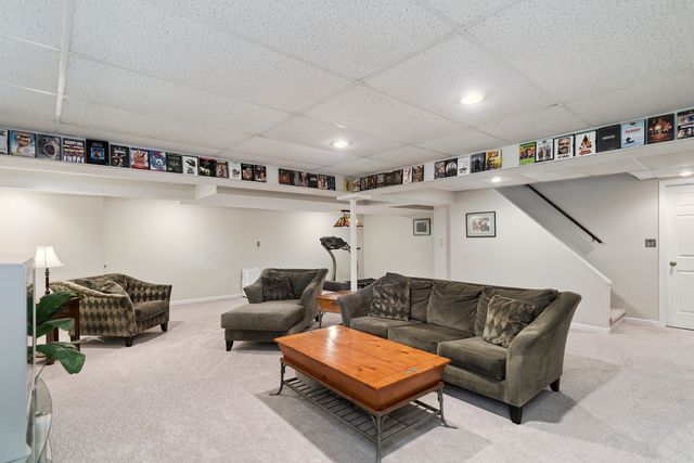 1017 Dawes Street, Libertyville, IL 60048