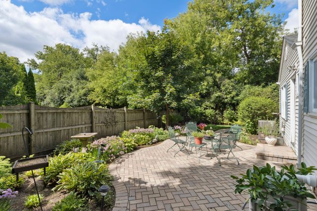 1017 Dawes Street, Libertyville, IL 60048