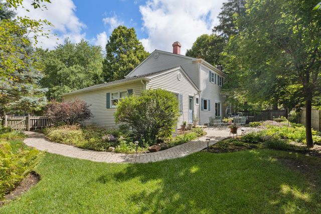 1017 Dawes Street, Libertyville, IL 60048