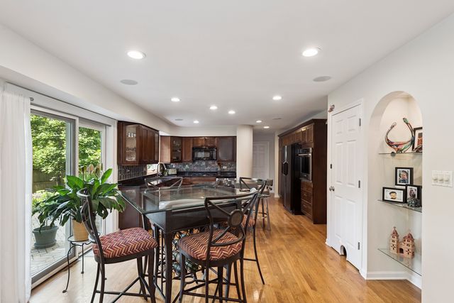 1017 Dawes Street, Libertyville, IL 60048